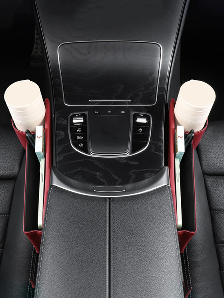 Gap organizers fitted on both sides of a center console